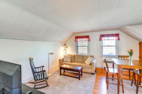 Quiet Country Living Farmhouse Apt Near Hudson!